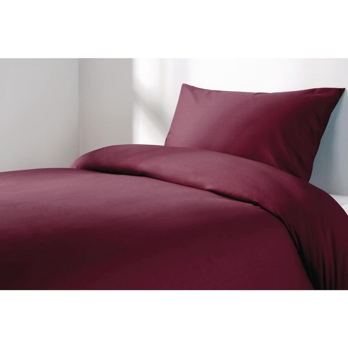 Mitre Essentials Spectrum Kick Pleat Valance Claret Single – GU254