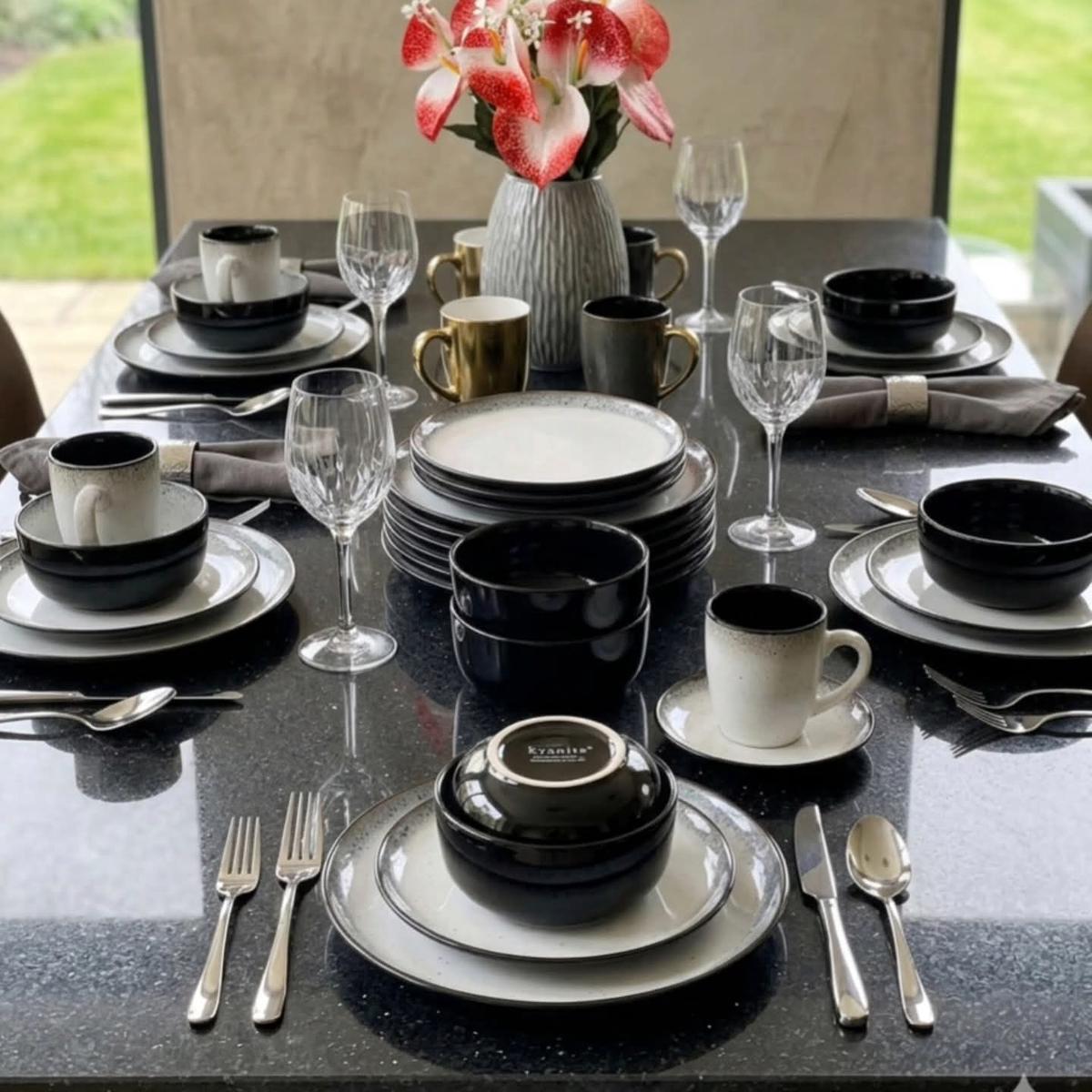 24 Piece Ceramic Dinner Set